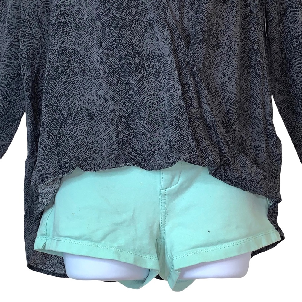 Splendid Blouse Faux Wrap Python Top V-Neck Gray Hi-Lo - Picture 8 of 11